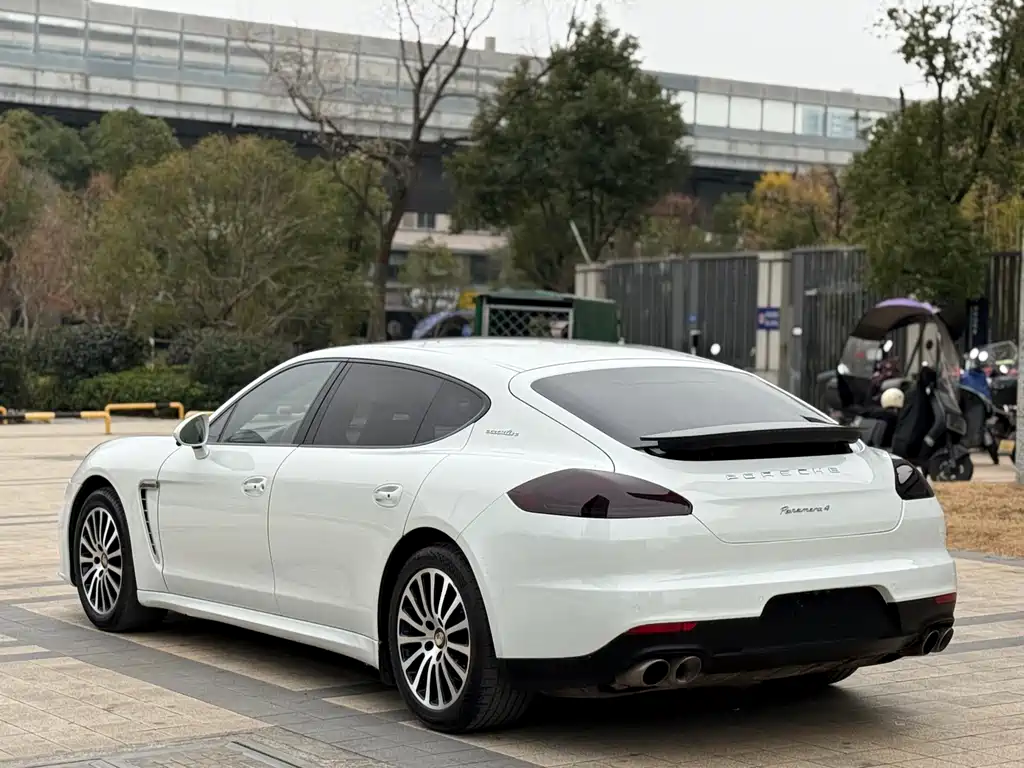 PORSCHE PANAMERA