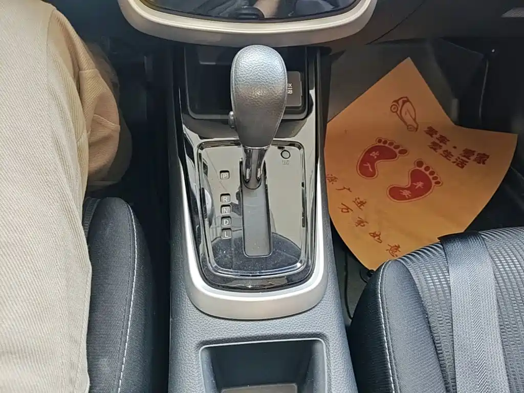 Nissan Tiida — миниатюра 14