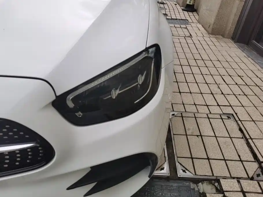 Mercedes-Benz E-Class — миниатюра 5