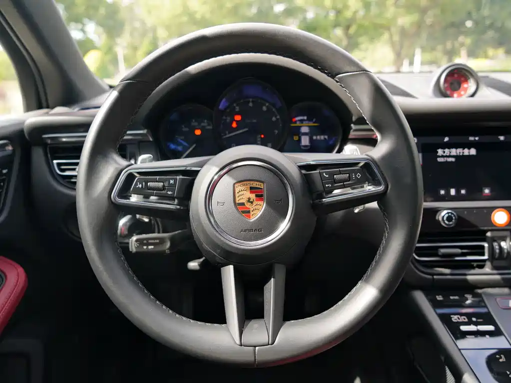 Porsche Macan — миниатюра 15
