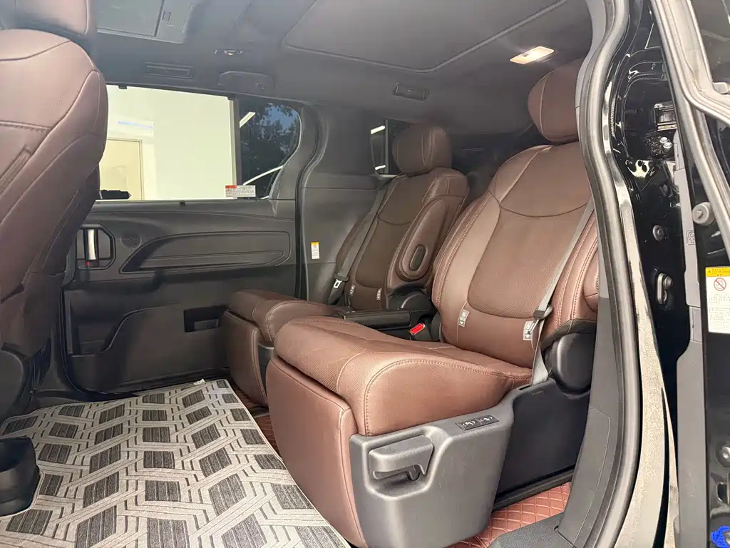 Toyota Sienna — миниатюра 15