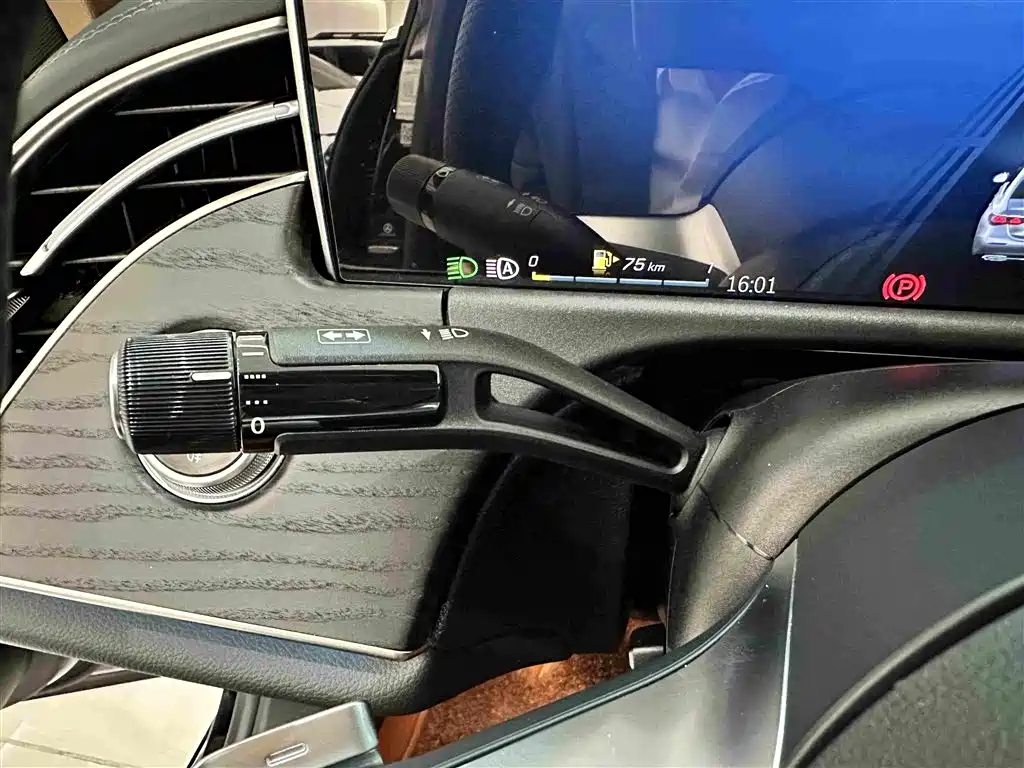 Mercedes-Benz E-Class — миниатюра 12