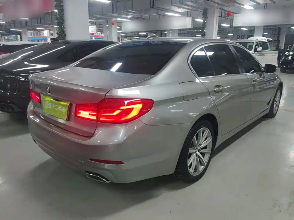BMW 5 Series — миниатюра 7