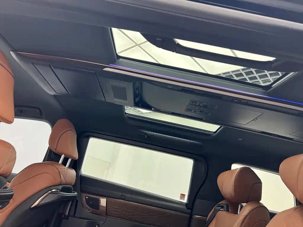 Toyota Alphard 2024 — фото 19
