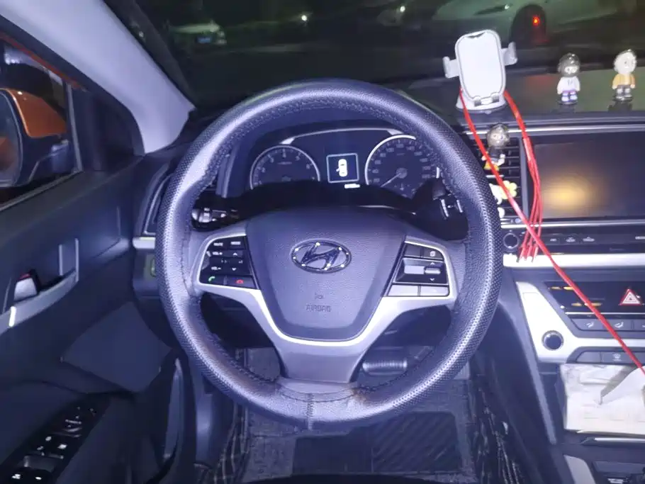 Hyundai Elantra — миниатюра 15