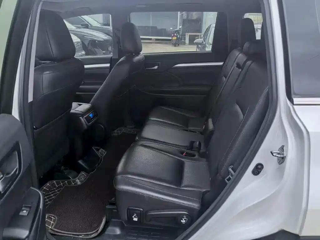 Toyota Highlander — миниатюра 6
