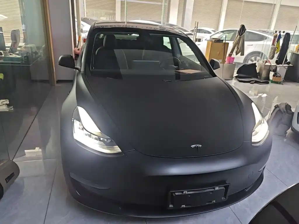 Tesla Model 3 — миниатюра 3