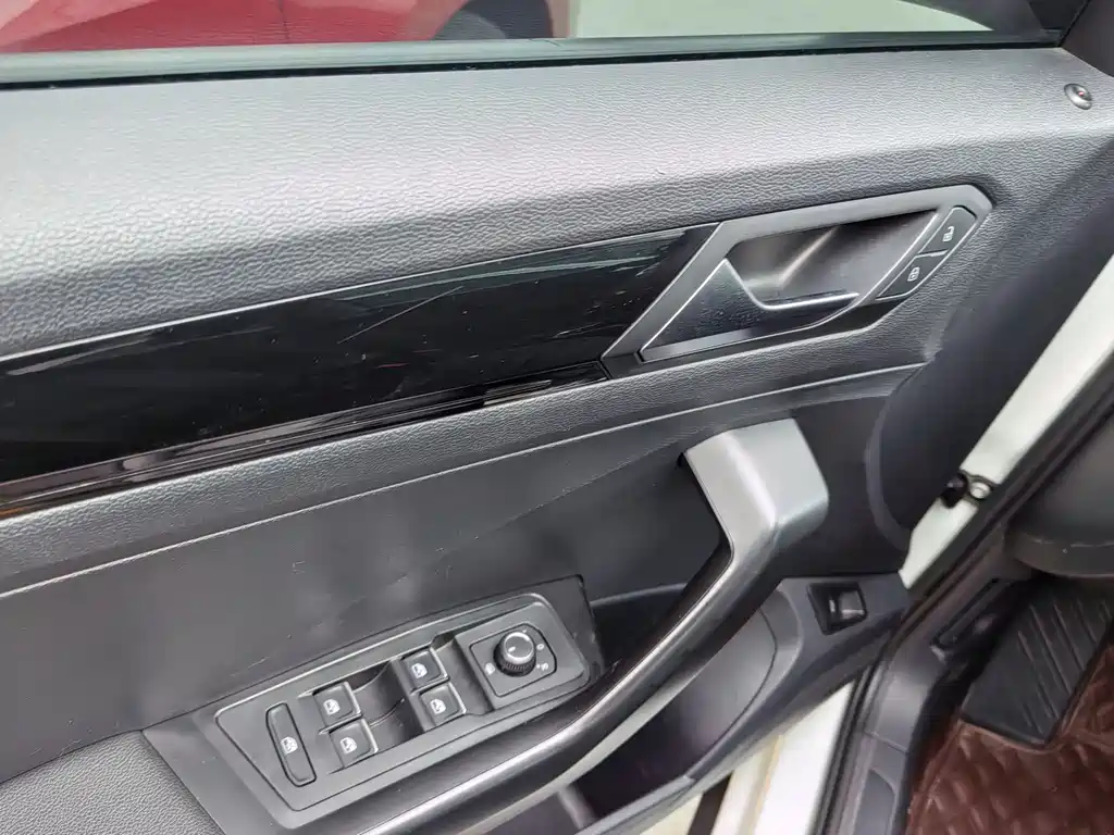 VOLKSWAGEN T ROC EXPLORING SONGS