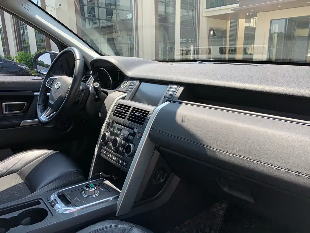 Land Rover Discovery Sport — миниатюра 26