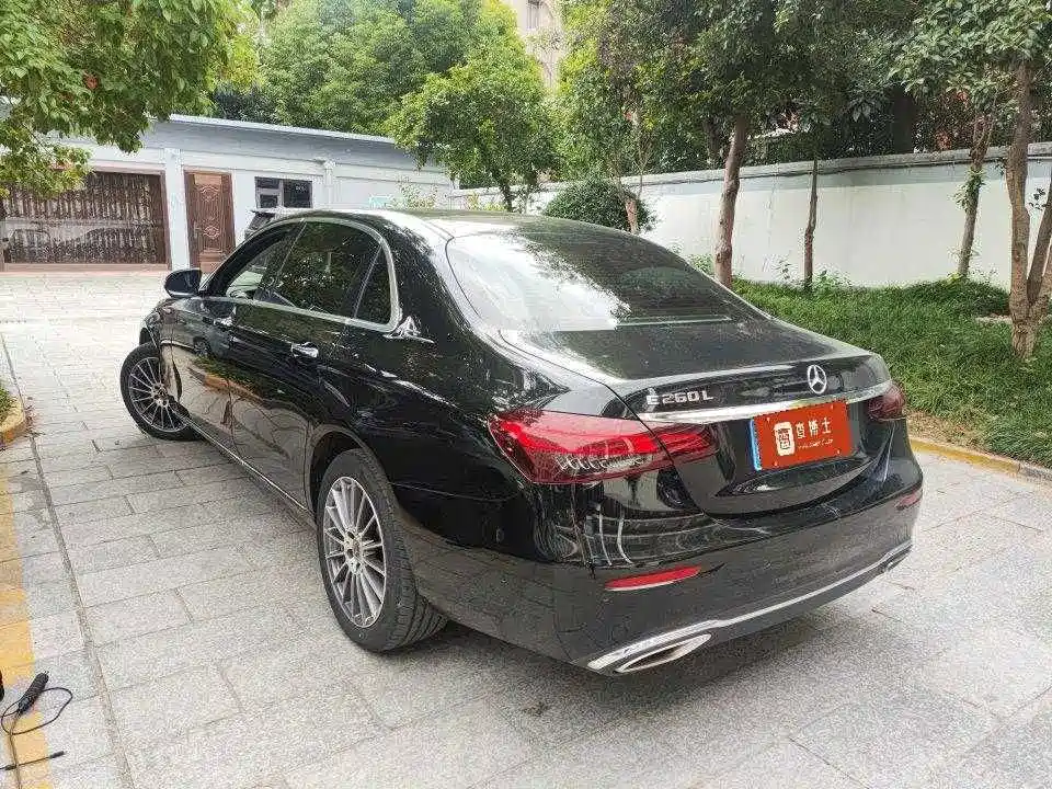 Mercedes-Benz E-Class — миниатюра 2