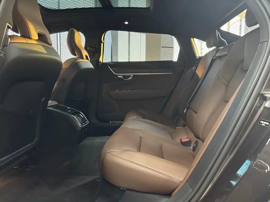 Volvo S90 — миниатюра 7
