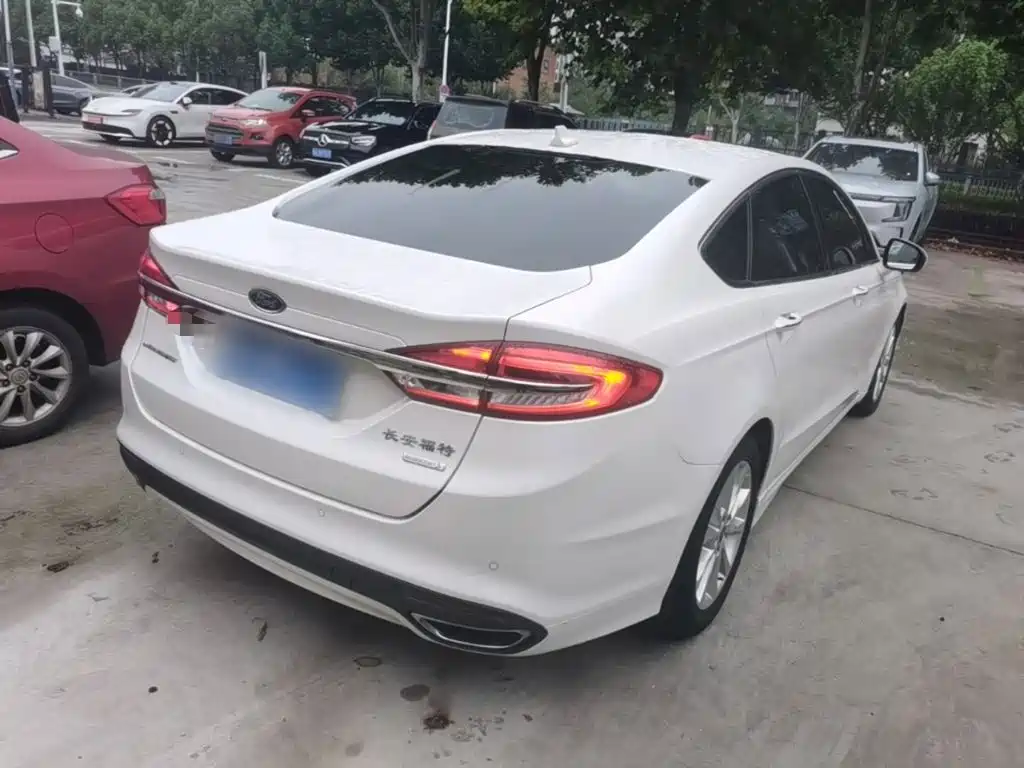 Ford Mondeo — миниатюра 7