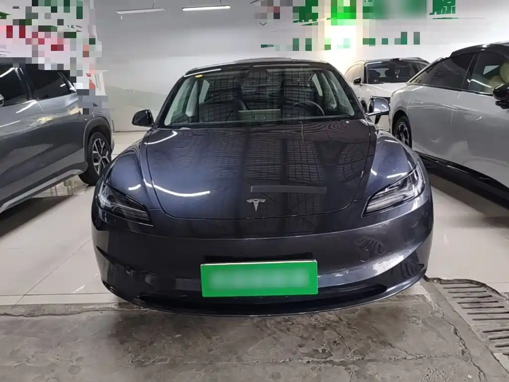 Tesla Model 3 — миниатюра 3