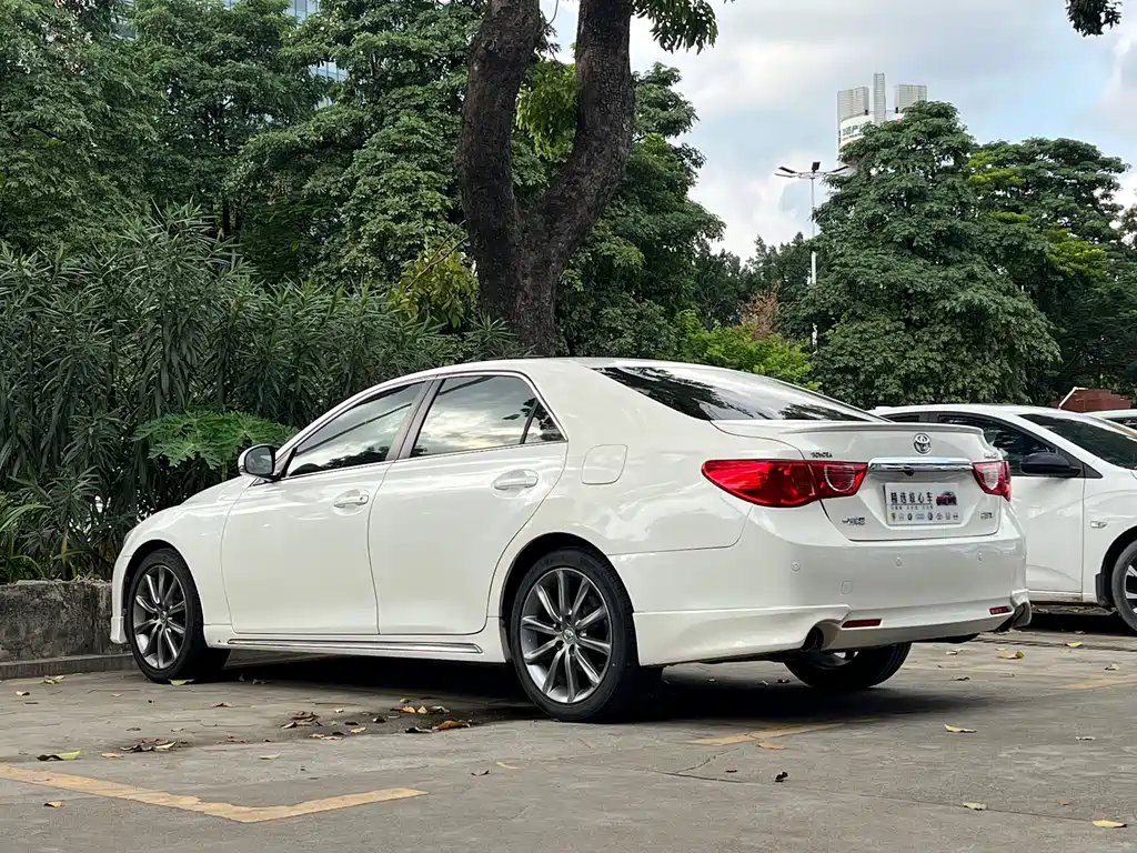 Toyota Reiz — миниатюра 9
