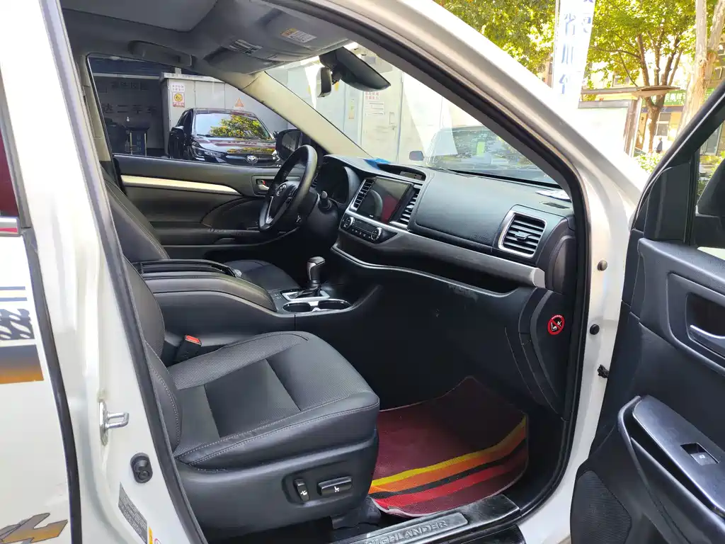 Toyota Highlander — миниатюра 10
