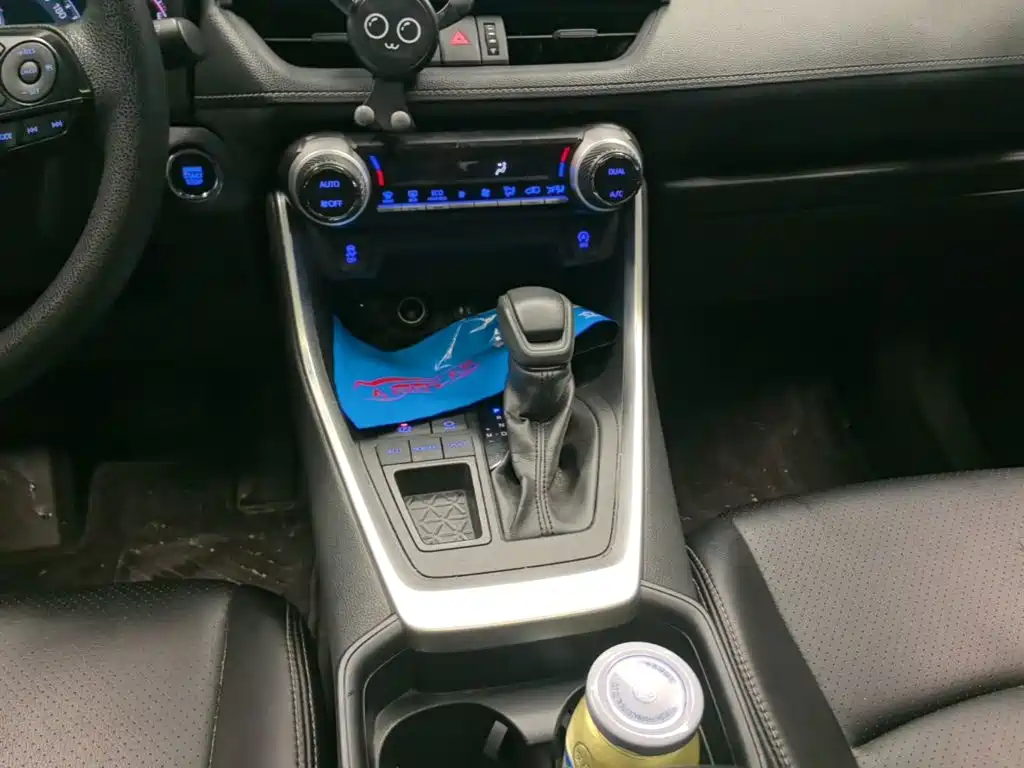 Toyota RAV4 — миниатюра 14