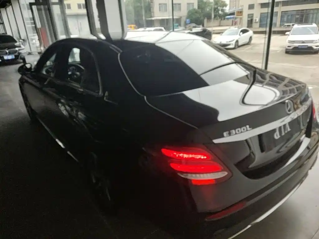 Mercedes-Benz E-Class — миниатюра 5