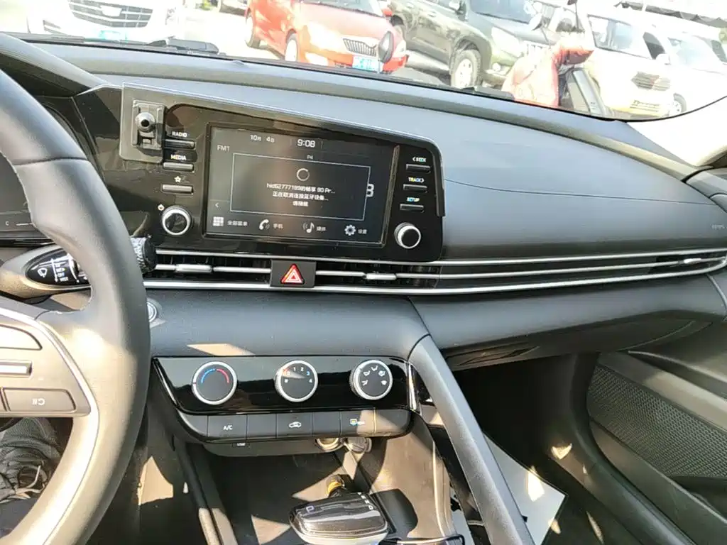 Hyundai Elantra — миниатюра 13