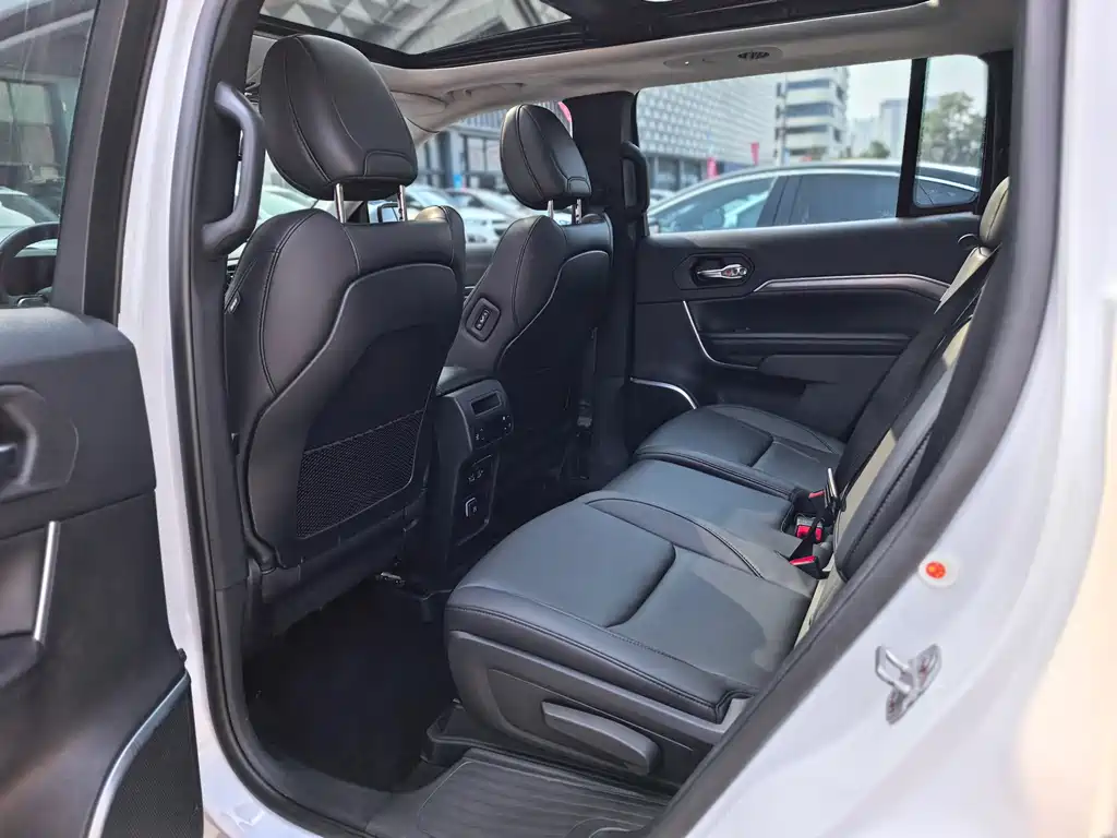 Jeep Grand Commander — миниатюра 14