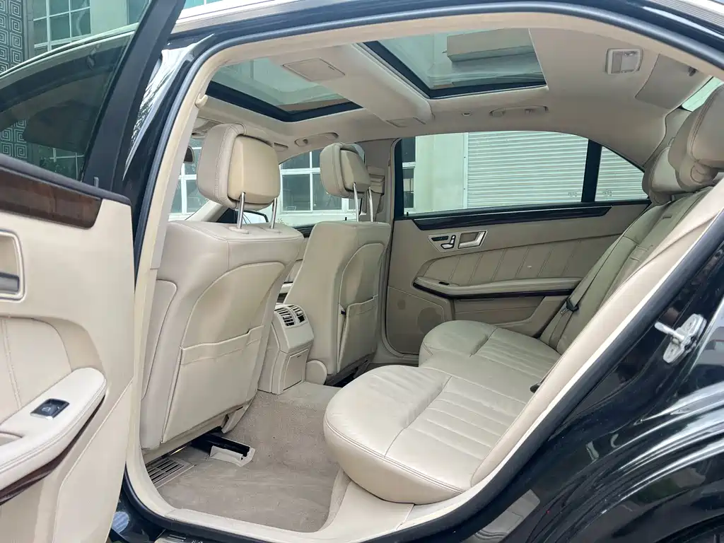 Mercedes-Benz E-Class — миниатюра 7