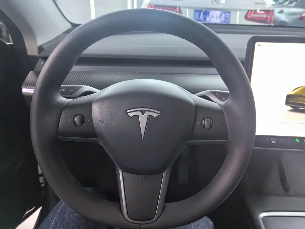 Tesla Model Y — миниатюра 14