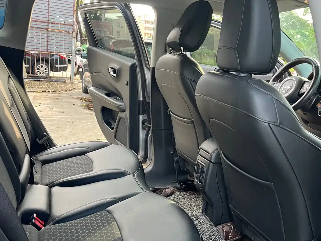 Jeep Compass — миниатюра 11