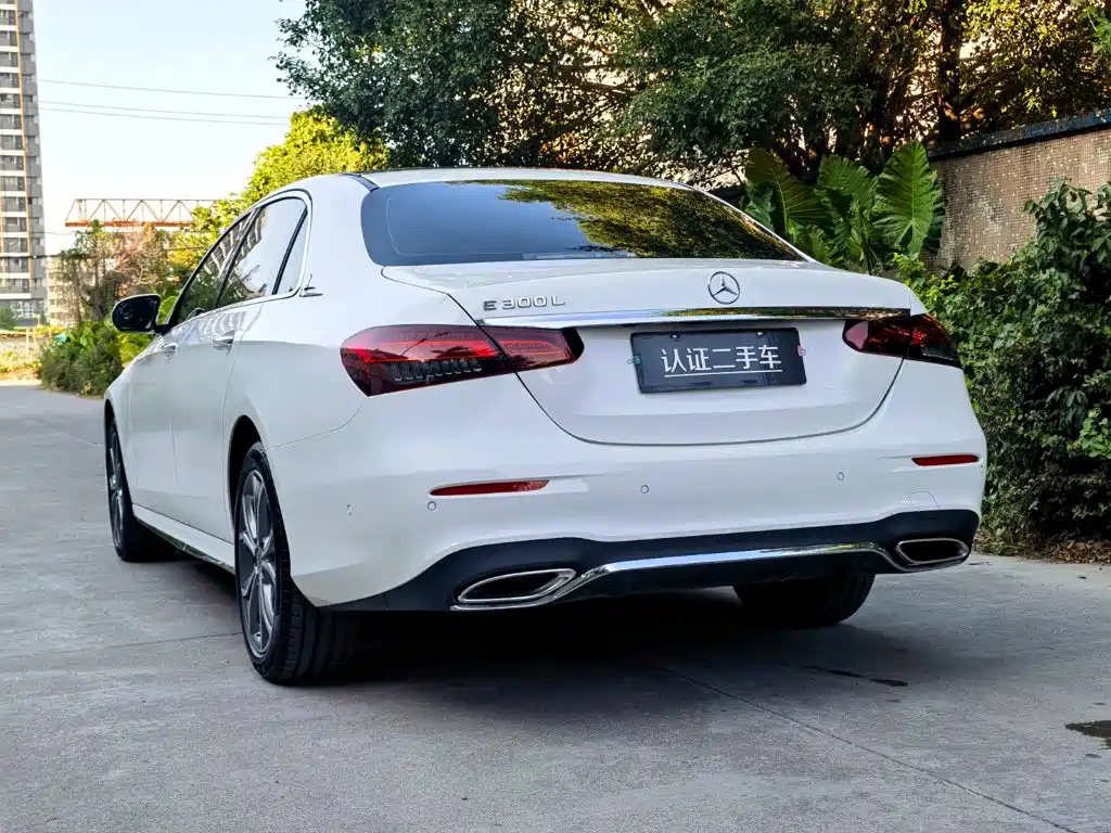 Mercedes-Benz E-Class — миниатюра 5
