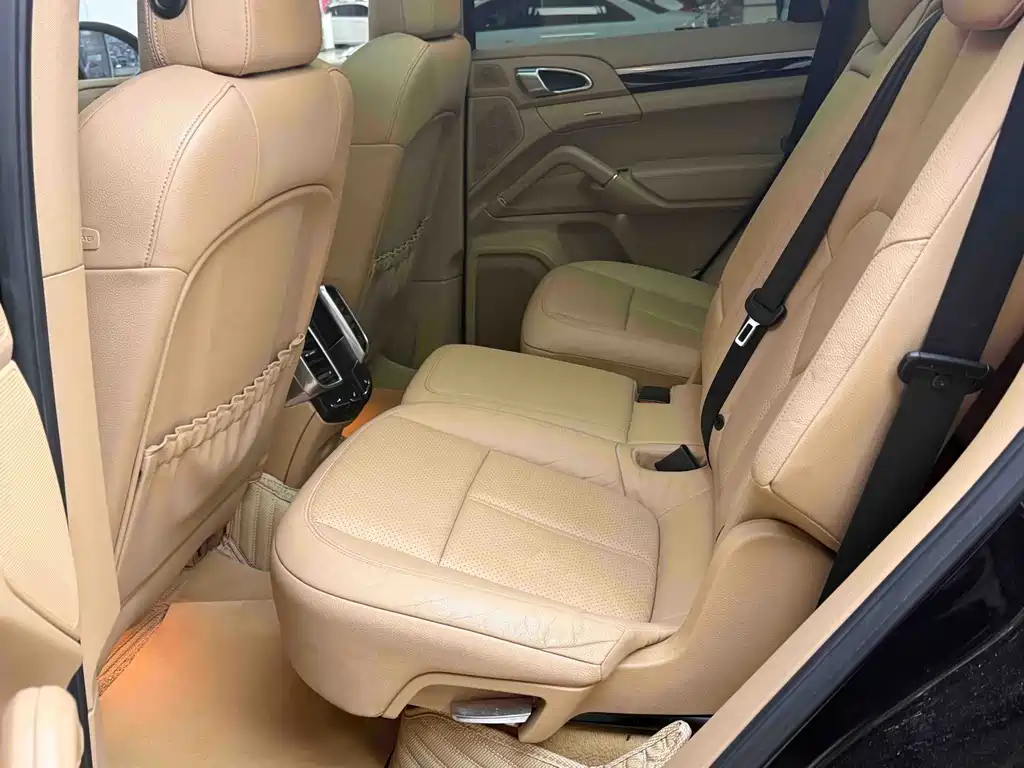 Porsche Cayenne — миниатюра 12