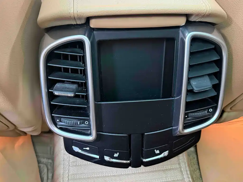 Porsche Cayenne — миниатюра 13