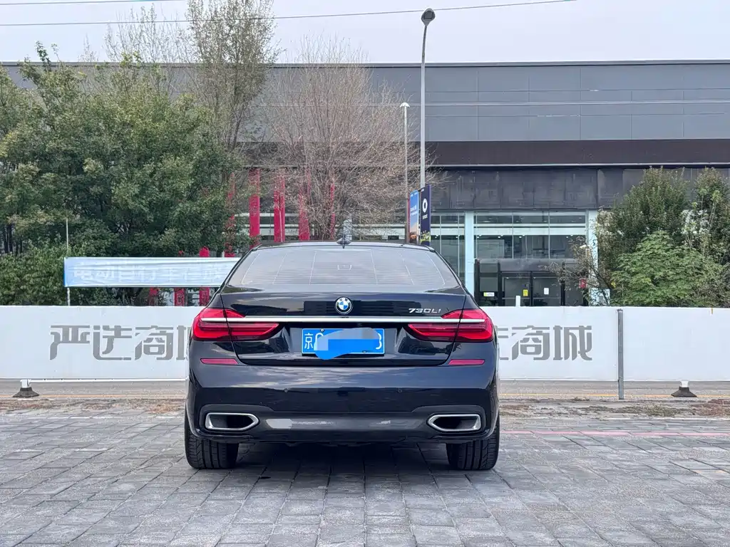 BMW 7 Series — миниатюра 4
