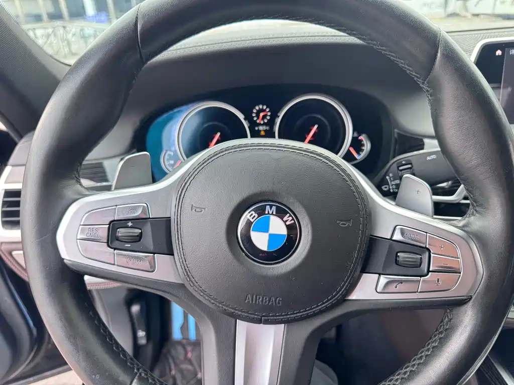 BMW 7 Series — миниатюра 13