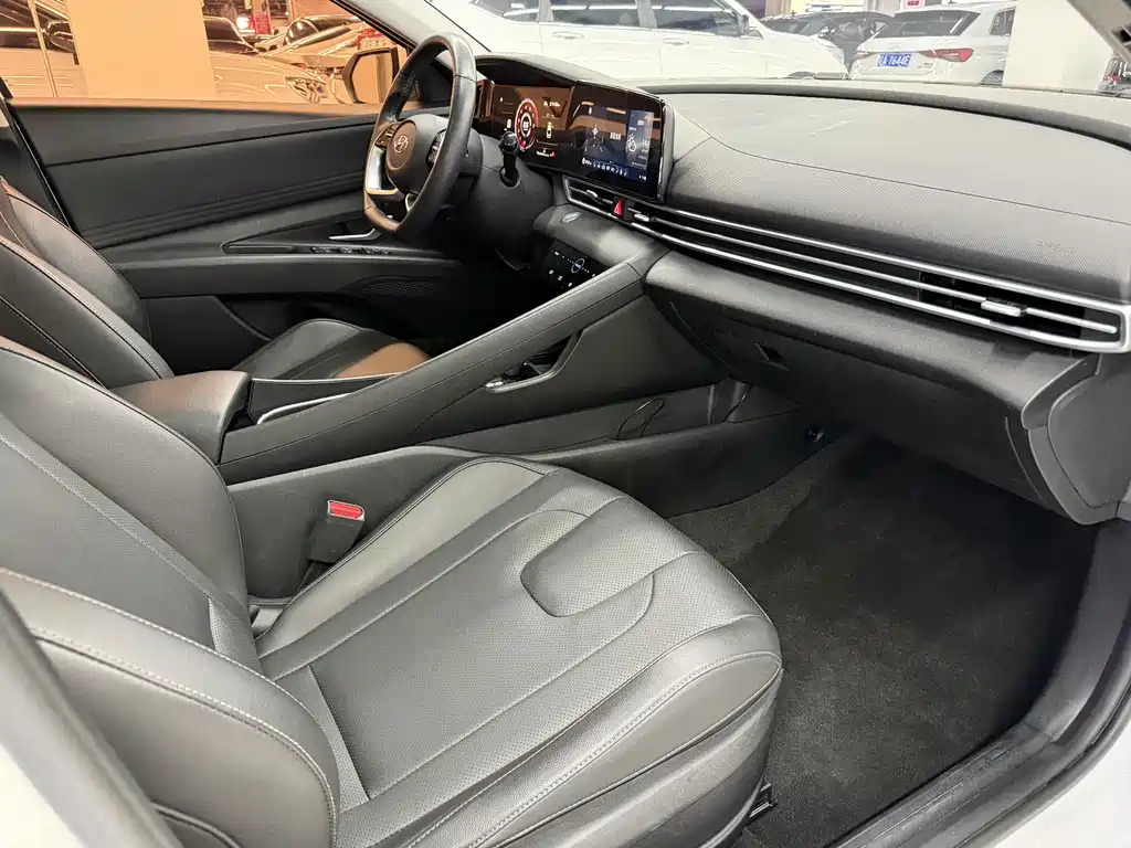 Hyundai Elantra — миниатюра 8