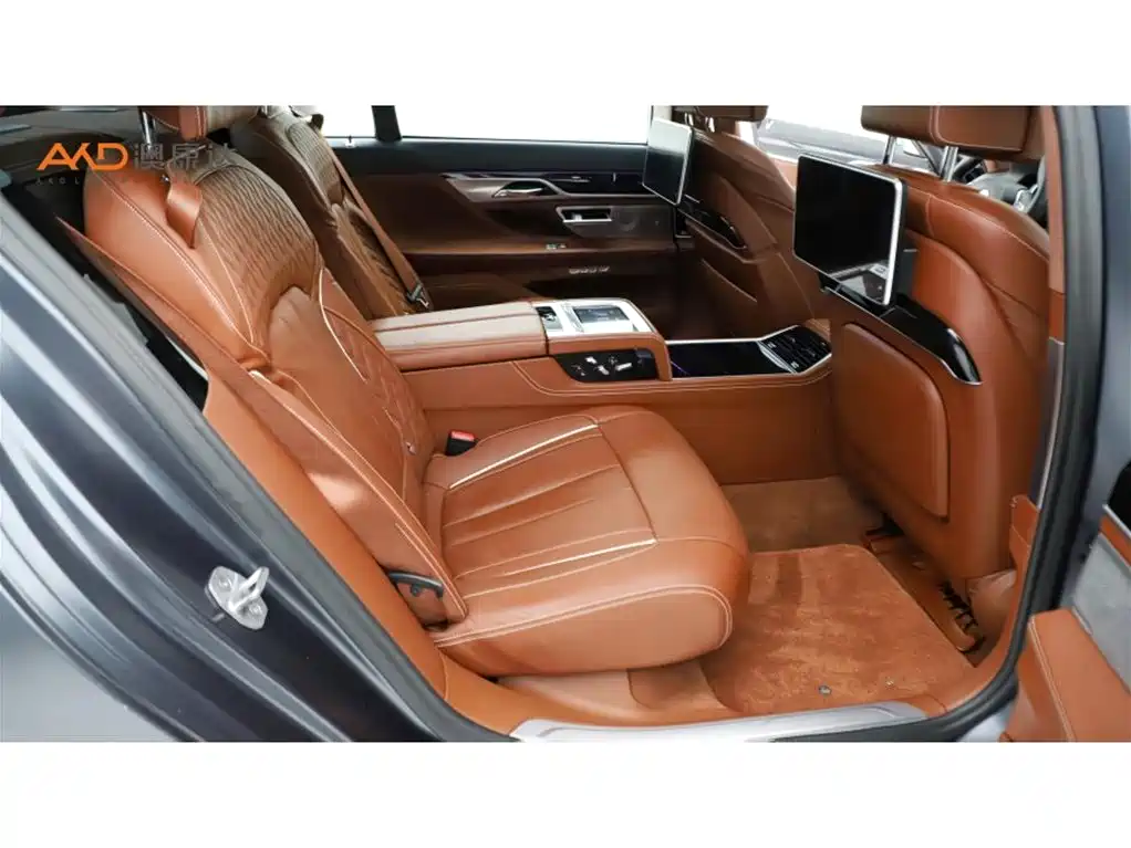 BMW 7 Series — миниатюра 8