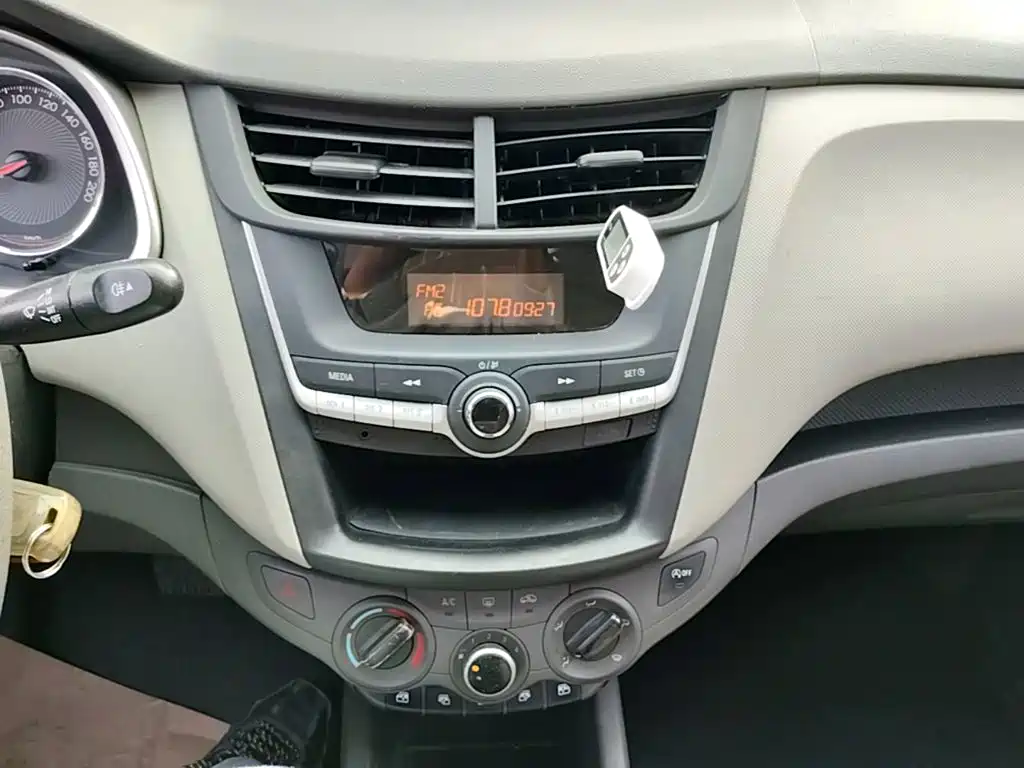 Chevrolet Sail — миниатюра 13