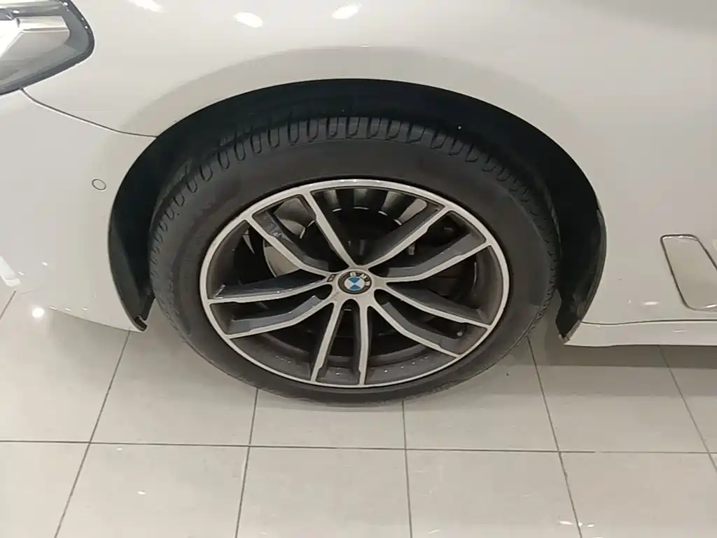 BMW 5 Series — миниатюра 23