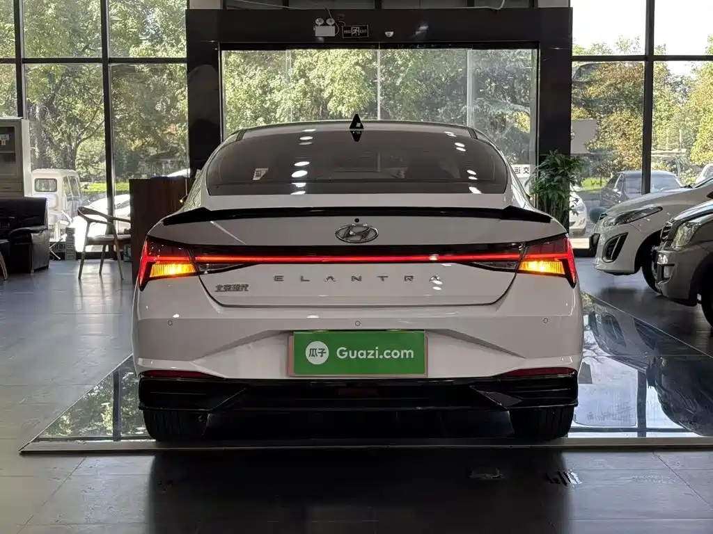 Hyundai Elantra — миниатюра 6