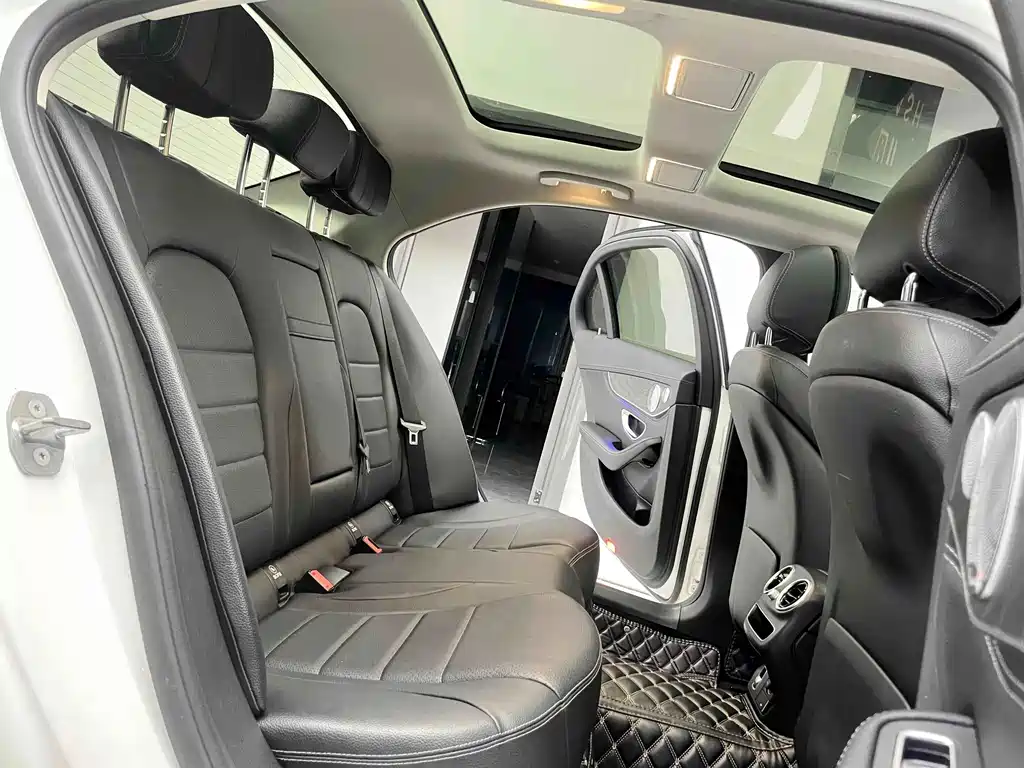 Mercedes-Benz C-Class — миниатюра 7