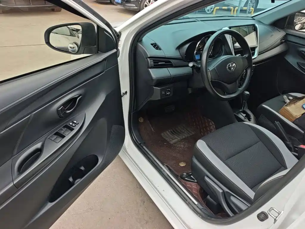 Toyota Yaris L — миниатюра 16
