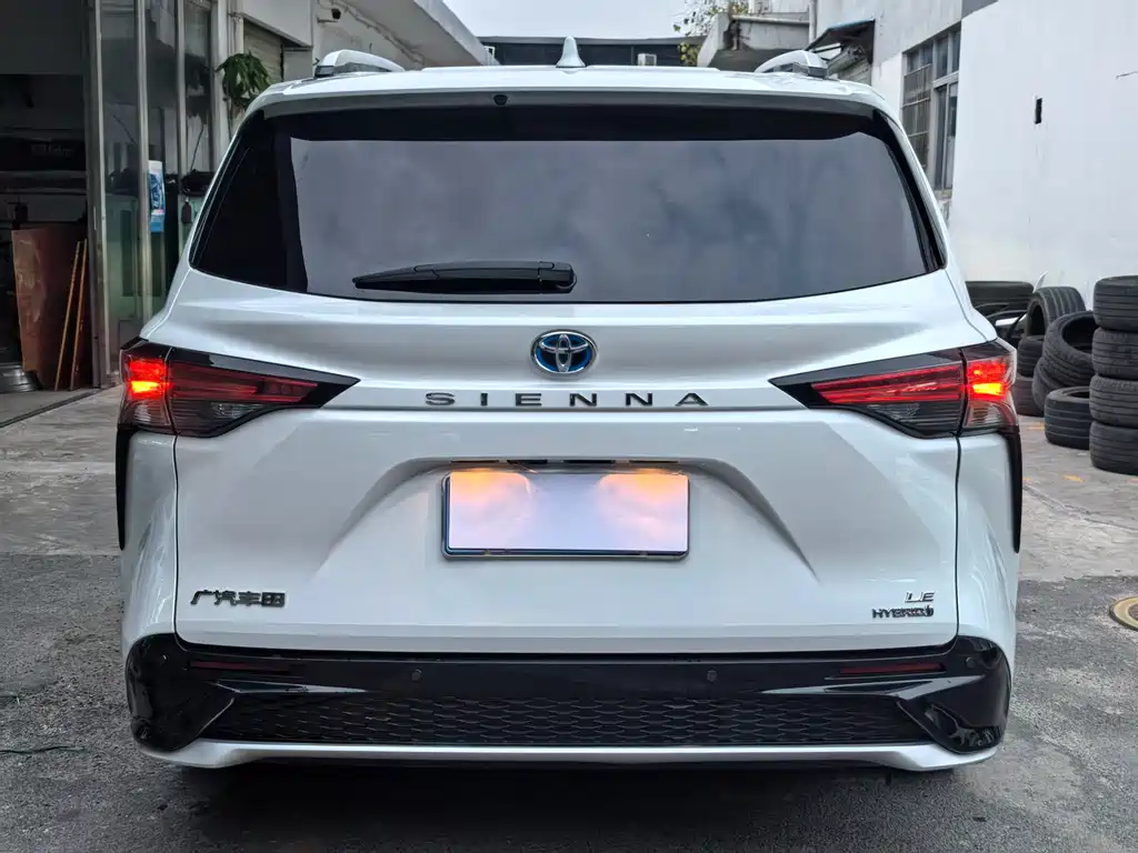 TOYOTA SIENNA