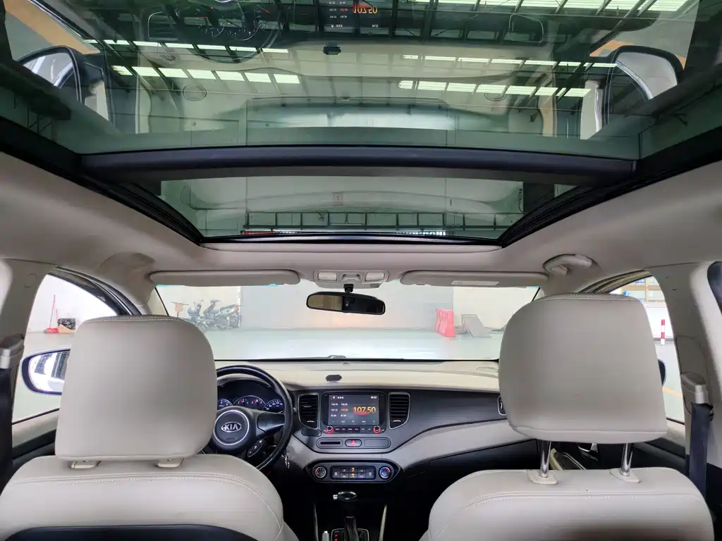 Kia Carens — миниатюра 8
