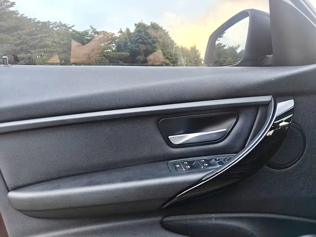 BMW 3 Series — миниатюра 12