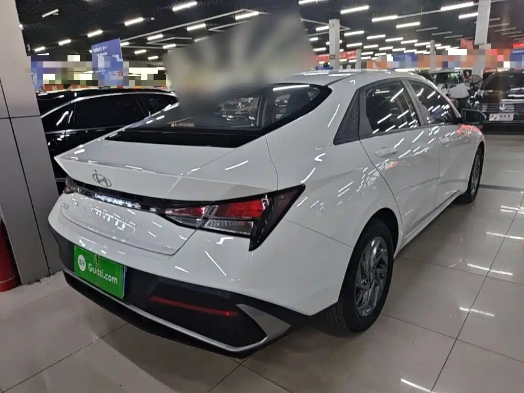 Hyundai Elantra — миниатюра 7