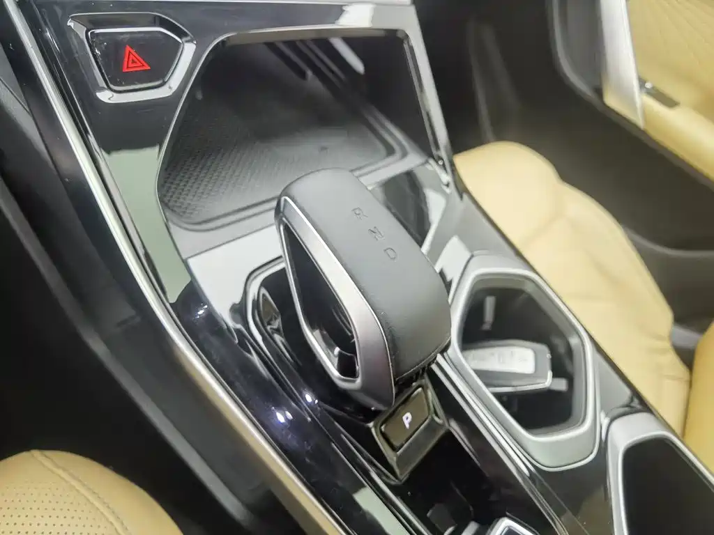 Geely Boyue L — миниатюра 13
