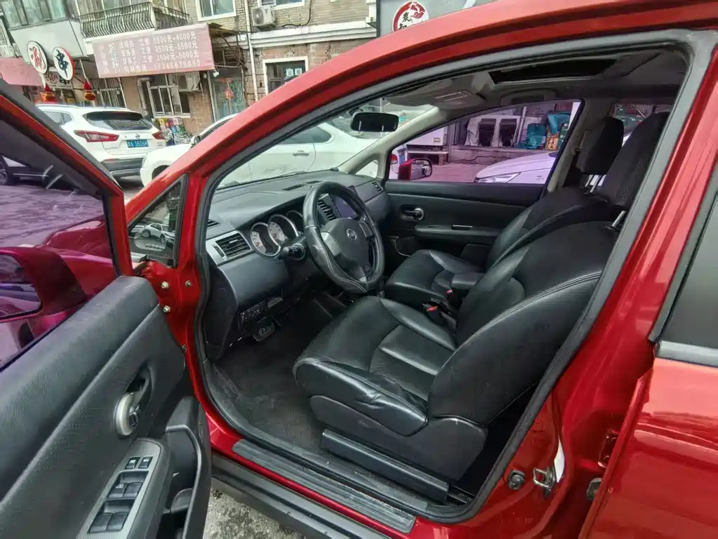Nissan Tiida 2011 1.6L CVT Comfort