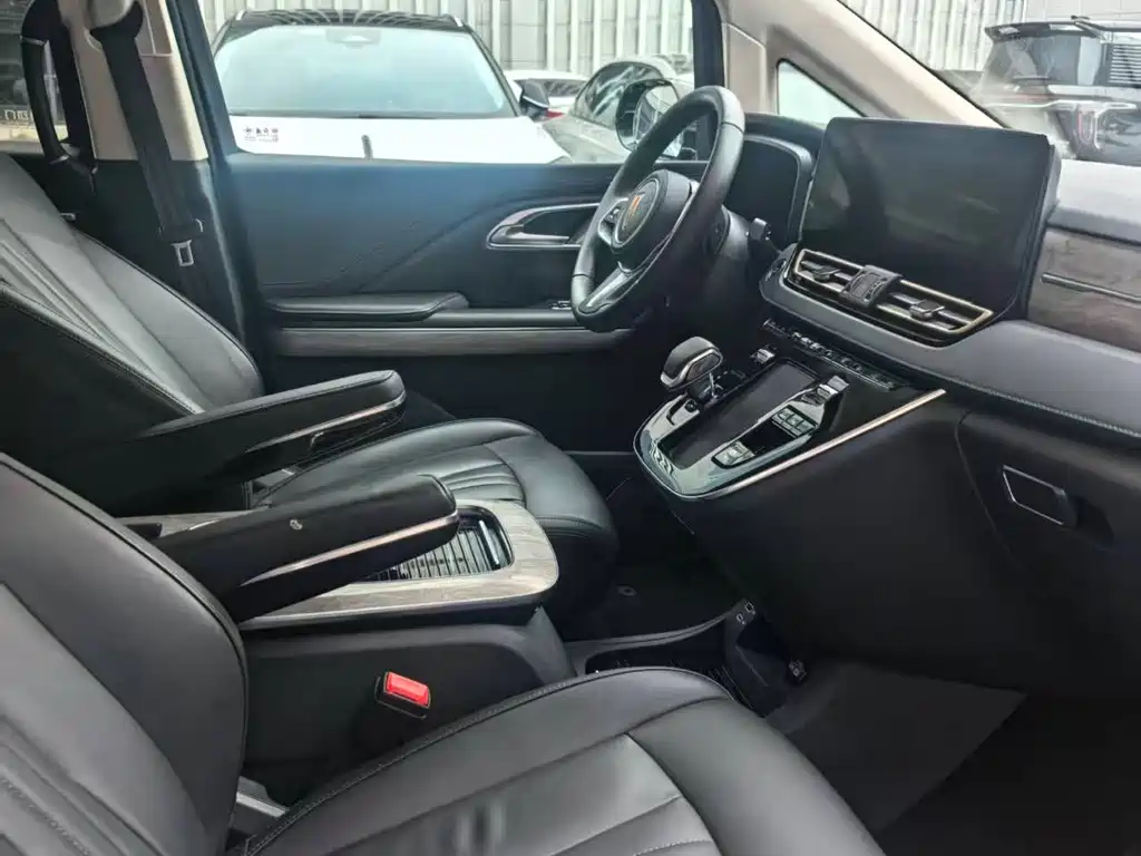 Hongqi Hongqi HQ9 PHEV — миниатюра 7