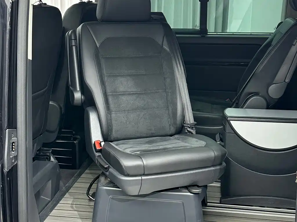 Volkswagen Multivan — миниатюра 18