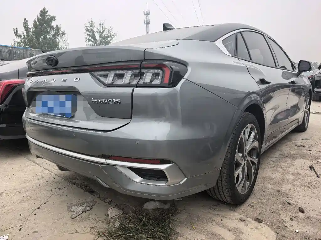 Ford Mondeo — миниатюра 9