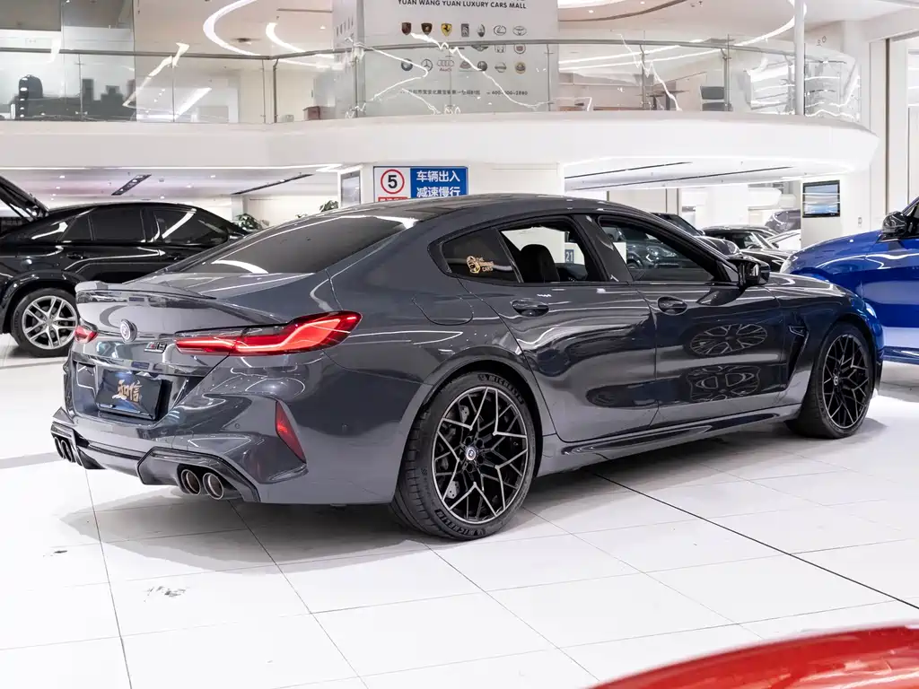 BMW M8 — миниатюра 6