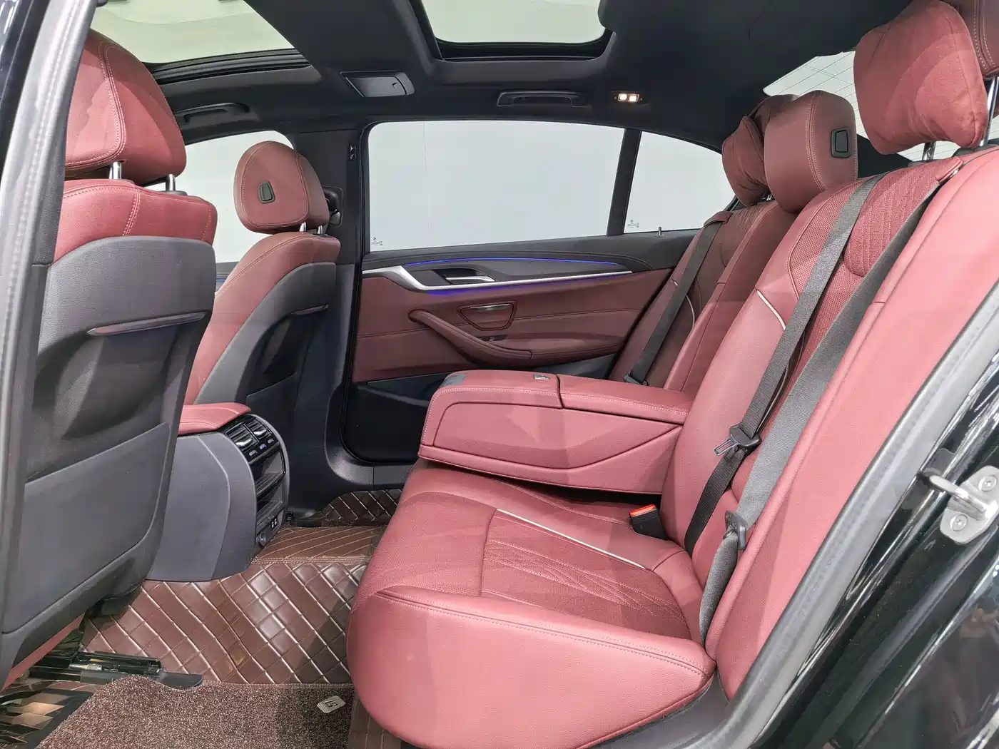 BMW 5 series 2022 Черный из Китая