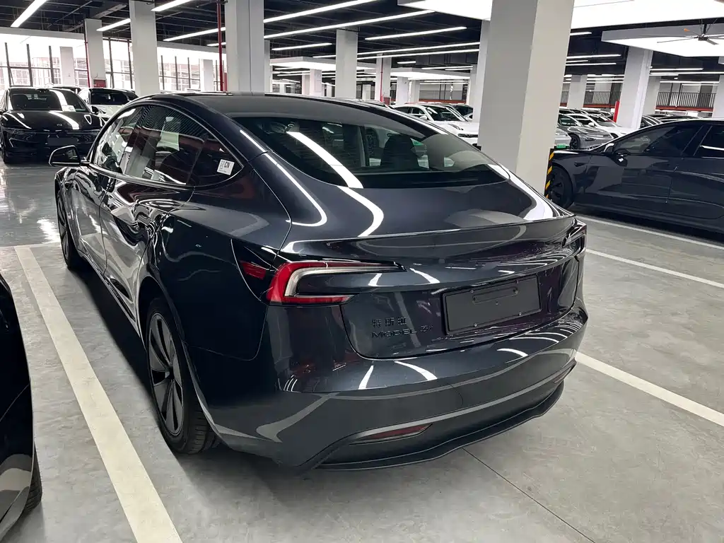 Tesla Model 3 — миниатюра 15